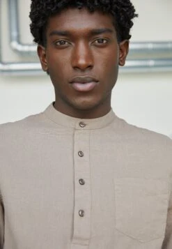 Pier One Koszula - Taupe -Sklep Z Odzieżą Męską 02bf2dafeb9f48aca132a39f3c9562ef