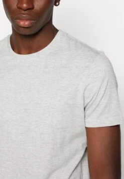 Pier One UNISEX 5 Pack - T-shirt Basic - Black /dark Blue/dark Green -Sklep Z Odzieżą Męską 02e7c78a7d0a493fb729f5f1bba05c43