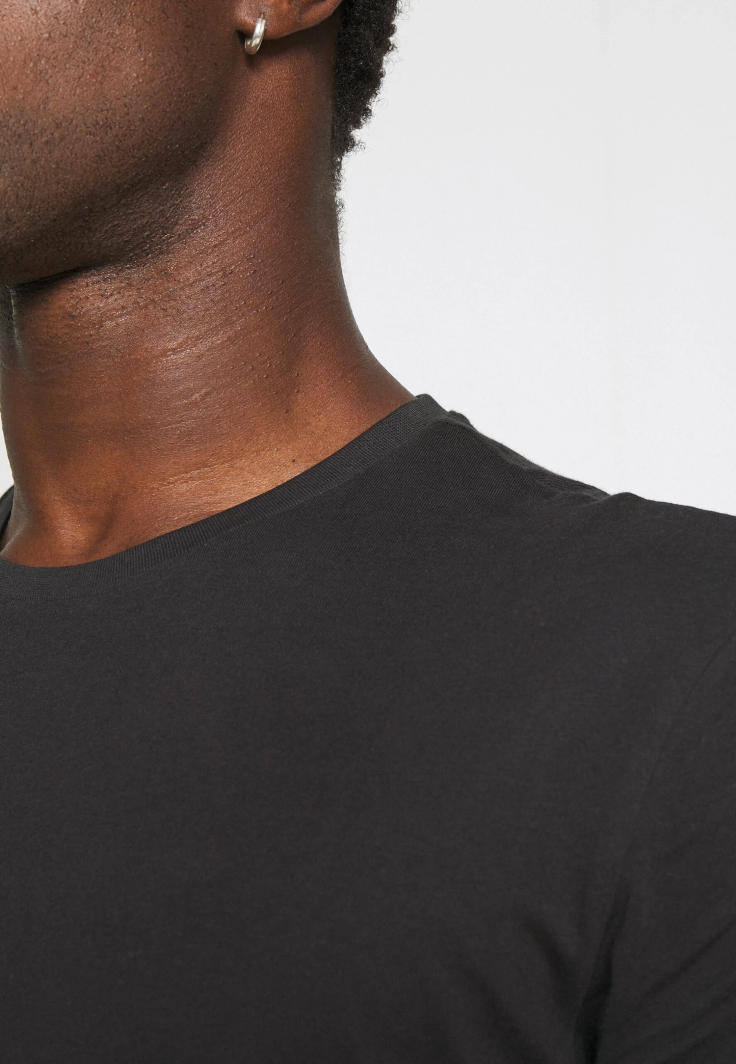 Pier One 3 PACK - T-shirt Basic - Black/mottled Dark Grey/bordeaux 10 Pier One 3 PACK - T-shirt Basic - Black/mottled Dark Grey/bordeaux - obrazek 8