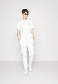 Pier One COCKTAIL TEE - T-shirt Z Nadrukiem - White -Sklep Z Odzieżą Męską 06372eba4bbb4880a3260a284e479f17