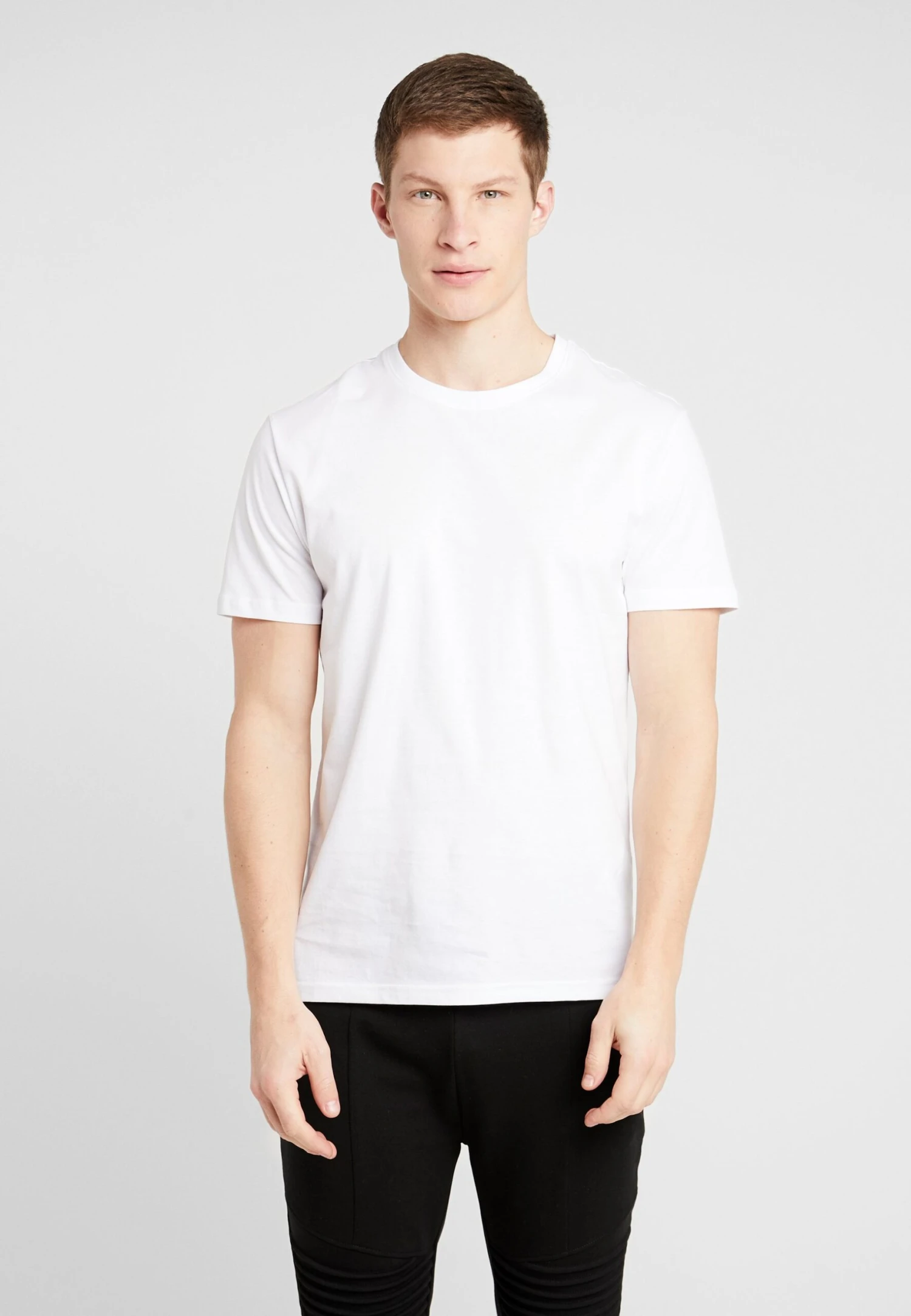 Pier One 5 PACK - T-shirt Basic - White 5 Pier One 5 PACK - T-shirt Basic - White - obrazek 3