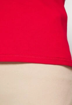 Pier One T-shirt Z Nadrukiem - Red 20 Pier One T-shirt Z Nadrukiem - Red -Sklep Z Odzieżą Męską 0e2cf3738ebc41778cefee0bcb06cbd5