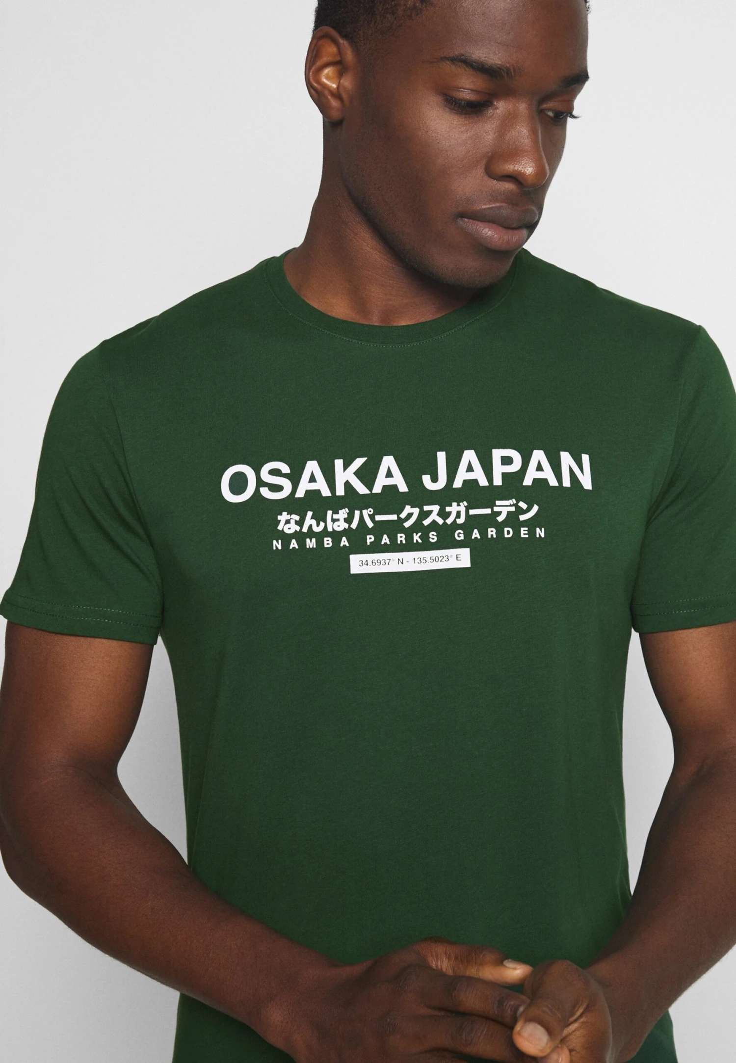 Pier One OSAKA TEE - T-shirt Z Nadrukiem - Green 6 Pier One OSAKA TEE - T-shirt Z Nadrukiem - Green - obrazek 4