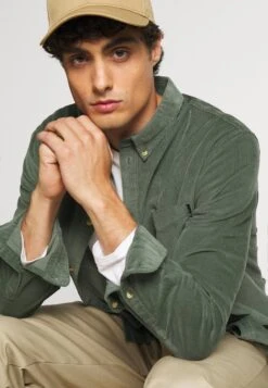 Pier One CORDUROY - Koszula - Green 11 Pier One CORDUROY - Koszula - Green -Sklep Z Odzieżą Męską 1699f99e740145ec9134a1b487900aff