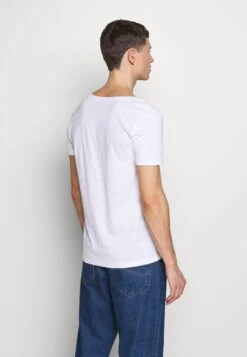 Pier One T-shirt Basic - Bright White -Sklep Z Odzieżą Męską 1d9ea65763c74680b71aa65cef1d7b93