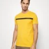 Pier One T-shirt Z Nadrukiem - Yellow -Sklep Z Odzieżą Męską 25a1eabf7b3646bc92ee31d9c29d6272