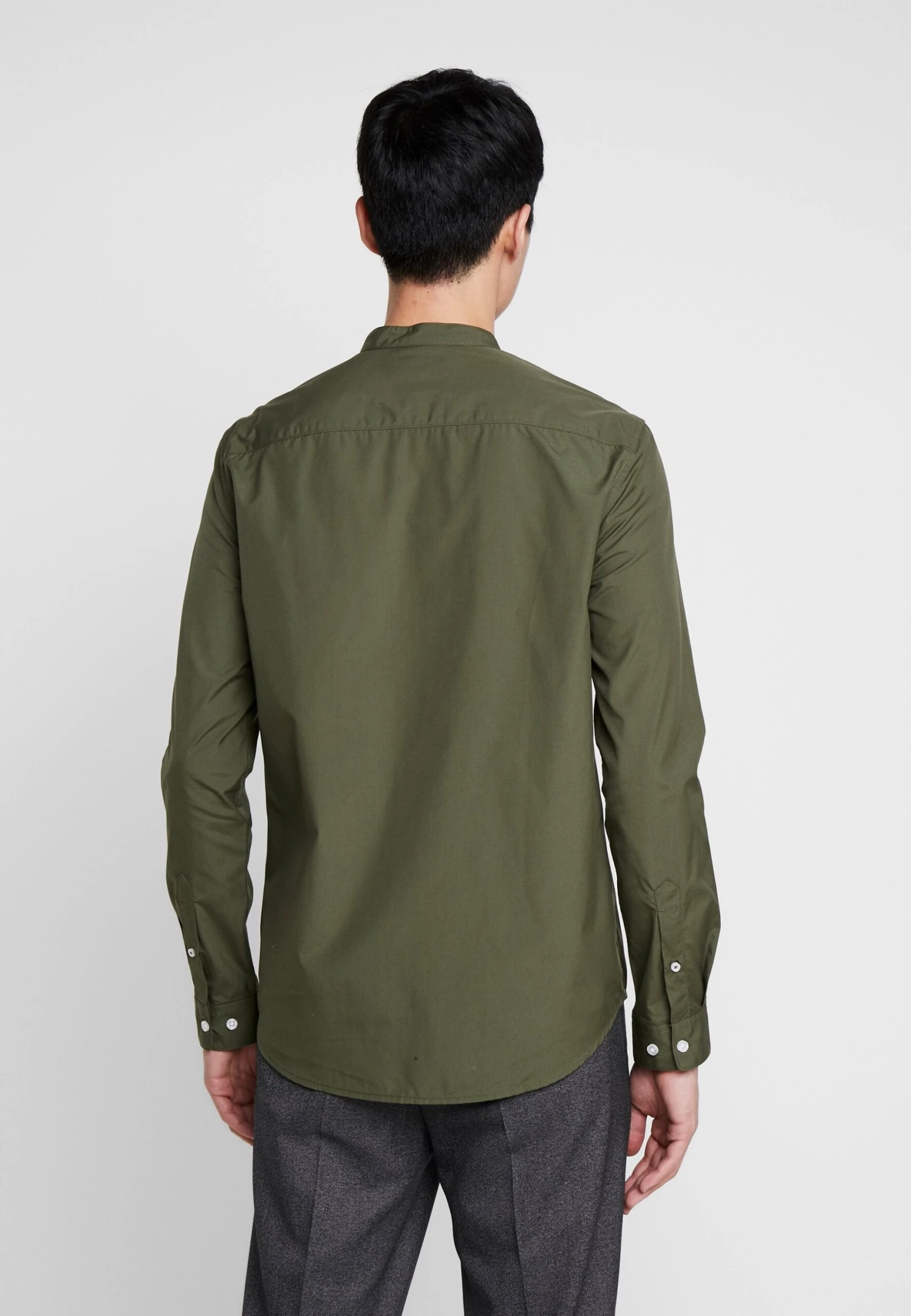 Pier One 2 PACK - Koszula - Oliv/black 5 Pier One 2 PACK - Koszula - Oliv/black - obrazek 3