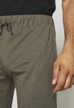 Pier One 2 PACK - Spodnie Od Piżamy - Black/khaki -Sklep Z Odzieżą Męską 2d7e8aabb1c34004a160f9bd3c559011