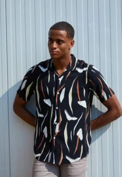 Pier One CONTEMPORARY ART REGULAR RESORT - Koszula - Black -Sklep Z Odzieżą Męską 2d83ec63d164465989dae86a7aa08f89