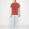 Pier One 5 PACK - T-shirt Basic - Off-white/lilac/light Red 2 Pier One 5 PACK - T-shirt Basic - Off-white/lilac/light Red -Sklep Z Odzieżą Męską 2fdf1f918b06483688987a2e73a0059c