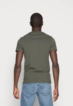 Pier One 3 PACK - T-shirt Basic - Black/grey/green -Sklep Z Odzieżą Męską 302b28ae9cfb4ba48ebdbc5d108d4998