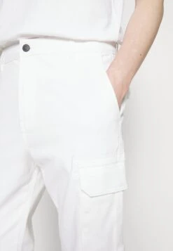 Pier One CUFFED SKINNY TROUSER - Bojówki - White 11 Pier One CUFFED SKINNY TROUSER - Bojówki - White -Sklep Z Odzieżą Męską 3210064fb06746c49b8f6da54ce68393