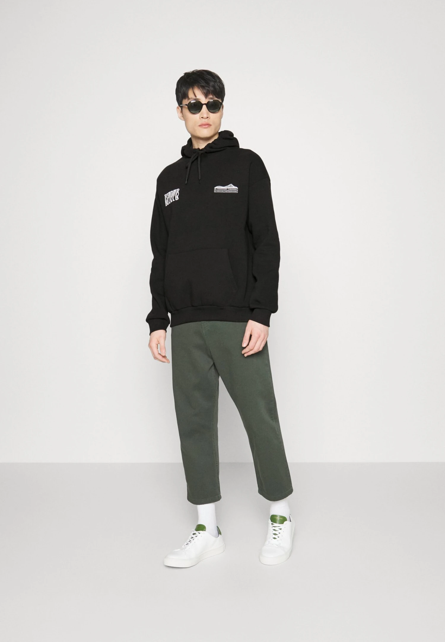 Pier One WOOD HOODIE - Bluza Z Kapturem - Black 4 Pier One WOOD HOODIE - Bluza Z Kapturem - Black - obrazek 2