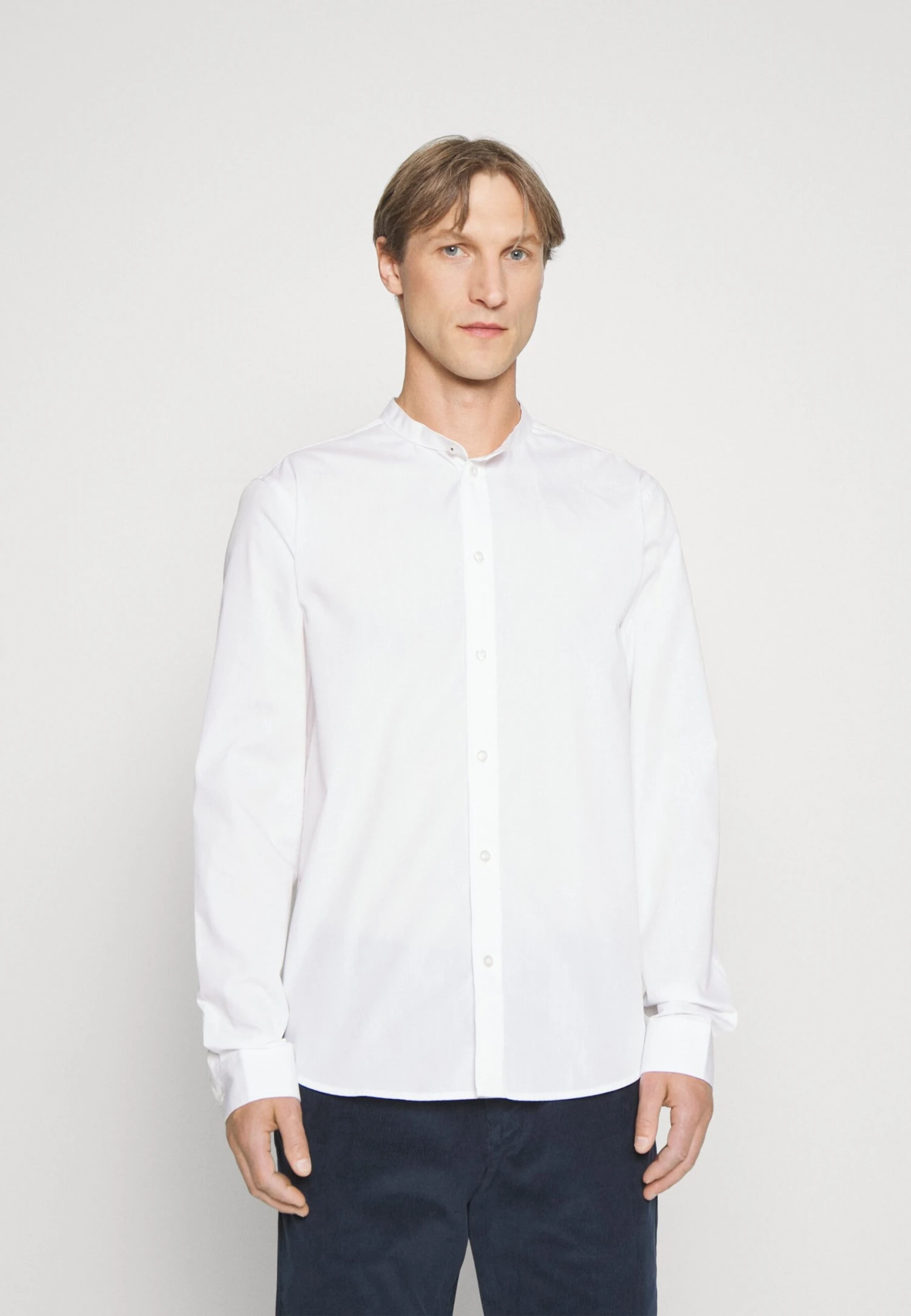 Pier One 2 PACK - Koszula - White/olive 6 Pier One 2 PACK - Koszula - White/olive - obrazek 4