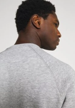 Pier One 3 PACK - Bluza - Bordeaux/black/grey 16 Pier One 3 PACK - Bluza - Bordeaux/black/grey -Sklep Z Odzieżą Męską 3f826ffba33f448aa8aacde667ba354b