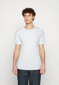 Pier One 5 PACK - T-shirt Basic - White/off-white/light Grey/beige/black -Sklep Z Odzieżą Męską 4056b30b5189444882c695ca4007c80d