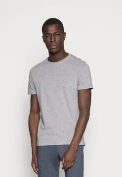 Pier One 3 PACK - T-shirt Basic - White/black/light Grey 11 Pier One 3 PACK - T-shirt Basic - White/black/light Grey -Sklep Z Odzieżą Męską 4076e7e50d3a4fb78cc08ea42ee0eb04