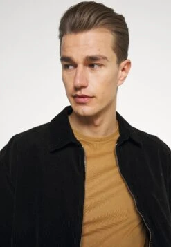 Pier One 5 PACK - T-shirt Basic - Brown/white/black 16 Pier One 5 PACK - T-shirt Basic - Brown/white/black -Sklep Z Odzieżą Męską 41bdebd242374d019f64e1060d47972d