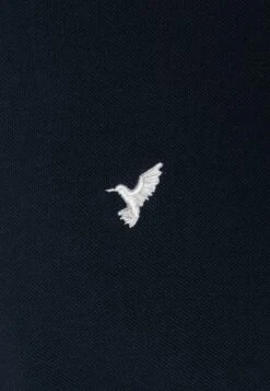 Pier One PIQUE EMBRO DETAIL - T-shirt Basic - Dark Blue 7 Pier One PIQUE EMBRO DETAIL - T-shirt Basic - Dark Blue -Sklep Z Odzieżą Męską 421eaf6ab4a14994be819750c9b8e6d4