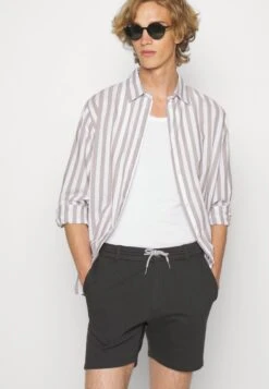 Pier One Spodnie Treningowe - Black 10 Pier One Spodnie Treningowe - Black -Sklep Z Odzieżą Męską 435beab9b801411bbe4fd19bba9c7c31