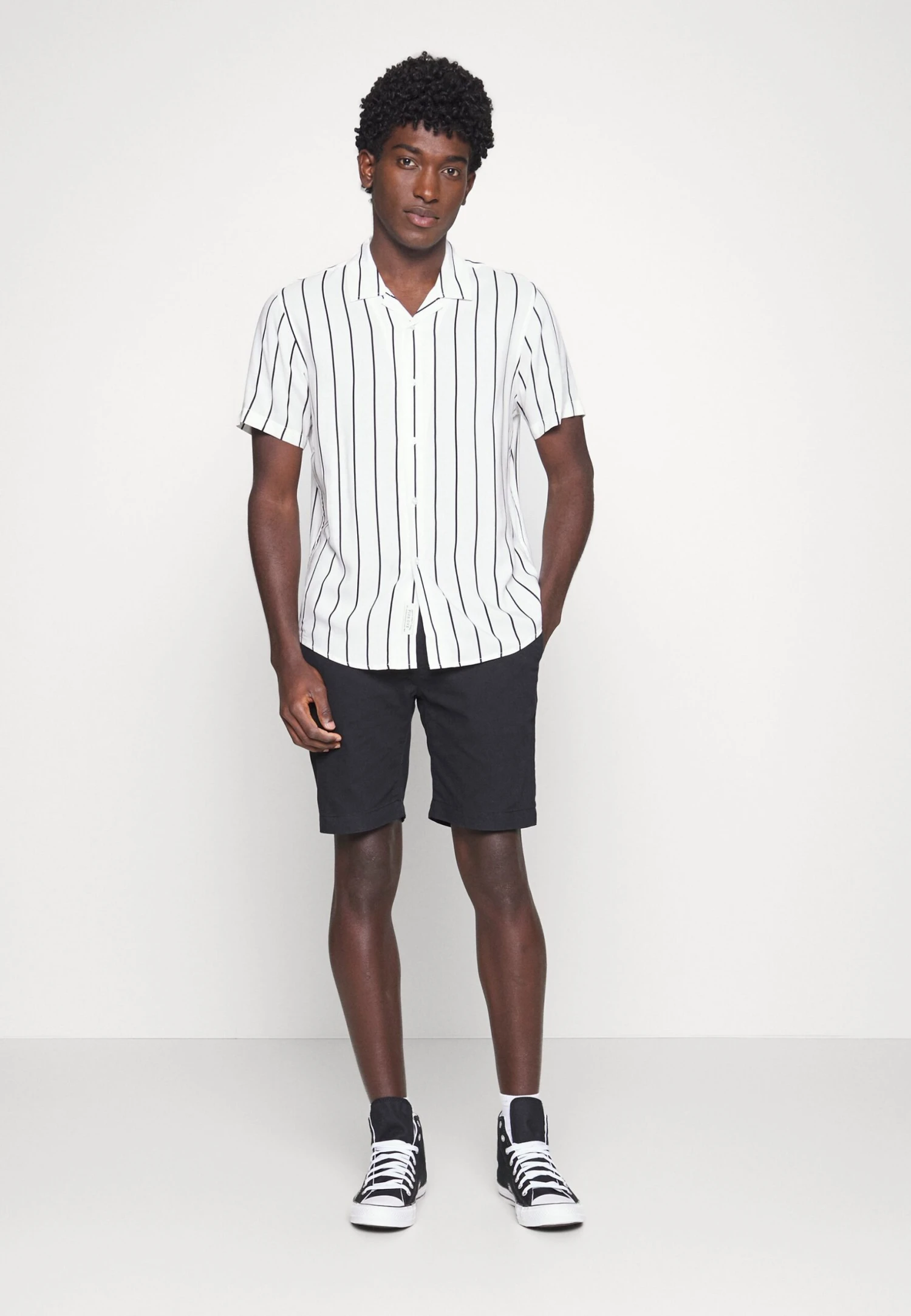 Pier One 2 PACK - Koszula - Black/white 4 Pier One 2 PACK - Koszula - Black/white - obrazek 2