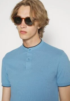 Pier One T-shirt Basic - Light Blue 11 Pier One T-shirt Basic - Light Blue -Sklep Z Odzieżą Męską 456fe74b3a0247ada5ec82d4c6c9d7ce