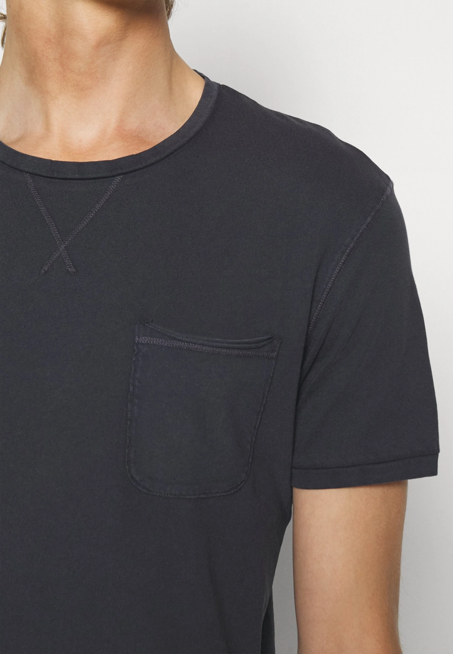 Pier One GARMENT TEE - T-shirt Basic - Dark Blue 7 Pier One GARMENT TEE - T-shirt Basic - Dark Blue - obrazek 5