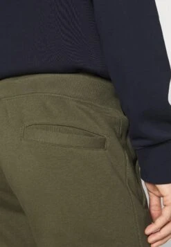 Pier One 2 PACK - Szorty - Black/olive -Sklep Z Odzieżą Męską 5745bbadef474bd7a879a20b1b19f411