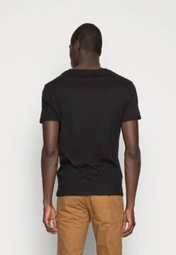 Pier One 5 PACK - T-shirt Basic - White/blue/black -Sklep Z Odzieżą Męską 577e250ad0624377b57eabcac8149891