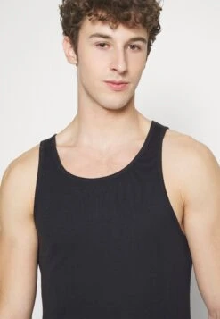 Pier One 5 PACK - Podkoszulki - Black -Sklep Z Odzieżą Męską 58e14c44bde04a54805bc749257bc7b6