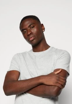 Pier One UNISEX 5 Pack - T-shirt Basic - Black /dark Blue/dark Green -Sklep Z Odzieżą Męską 5a5f64d2aa404b7aa94ccdac681bdd95