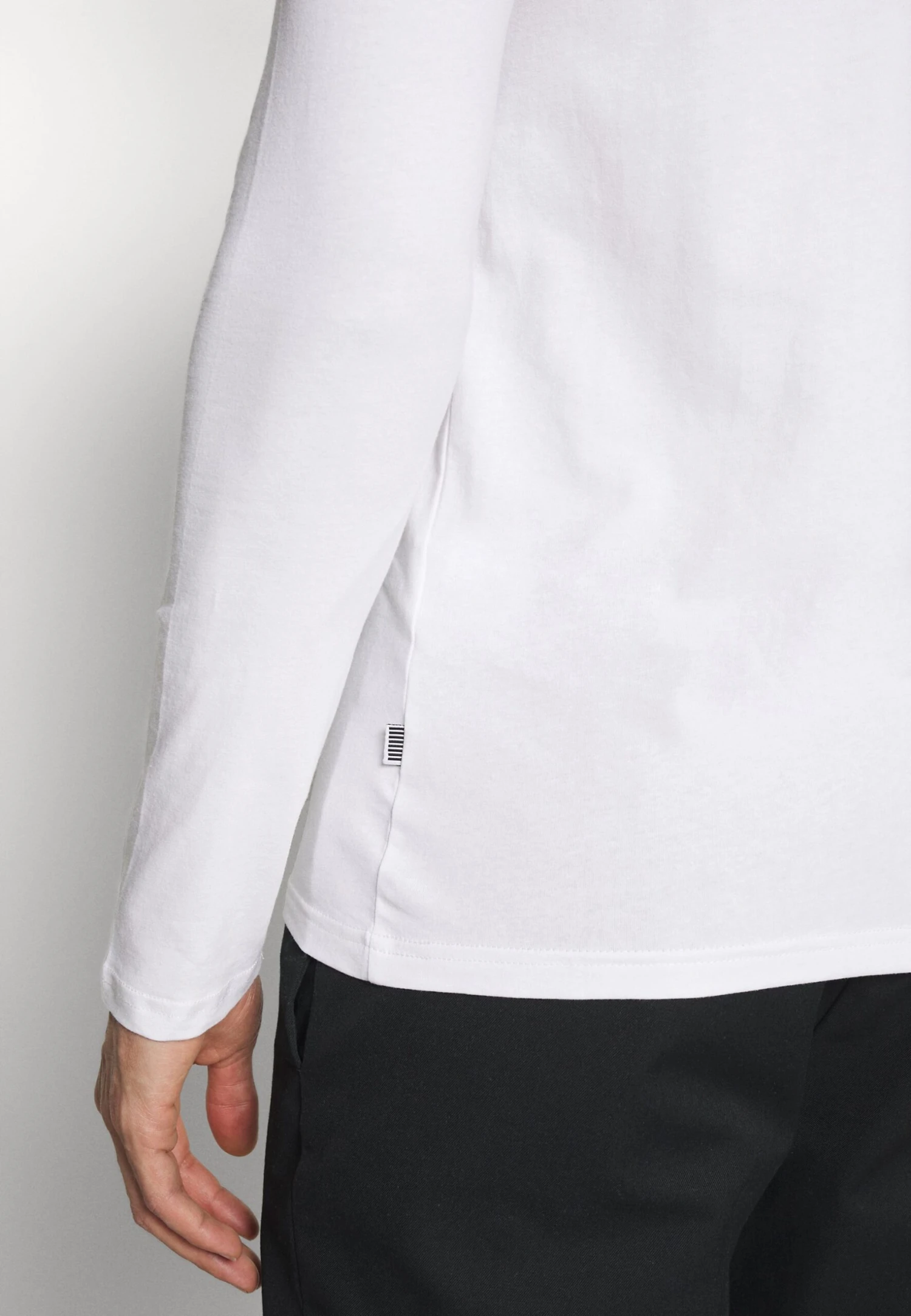 Pier One 2 PACK - Bluzka Z Długim Rękawem - White/black 9 Pier One 2 PACK - Bluzka Z Długim Rękawem - White/black - obrazek 7