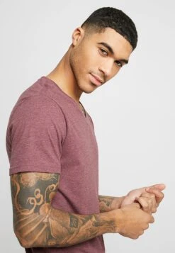 Pier One T-shirt Basic - Mottled Bordeaux 11 Pier One T-shirt Basic - Mottled Bordeaux -Sklep Z Odzieżą Męską 64636f97fa9041078d1ca47cf5e1738b