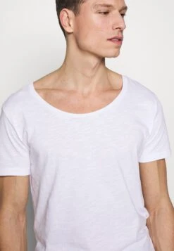 Pier One T-shirt Basic - Bright White -Sklep Z Odzieżą Męską 673a9516294949369af94e6780886e05