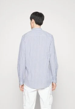 Pier One MUSCLE FIT STAND - Koszula - Blue 10 Pier One MUSCLE FIT STAND - Koszula - Blue -Sklep Z Odzieżą Męską 6f902e87935b415aa0482cac3fb832df