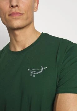 Pier One T-shirt Z Nadrukiem - Dark Green -Sklep Z Odzieżą Męską 6f91de3805c94a6f8e34e32ce4c2b34a