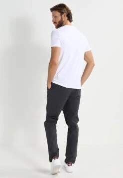 Pier One 2 PACK - T-shirt Basic - White 10 Pier One 2 PACK - T-shirt Basic - White -Sklep Z Odzieżą Męską 713a3334180c436b91794219a10b6498