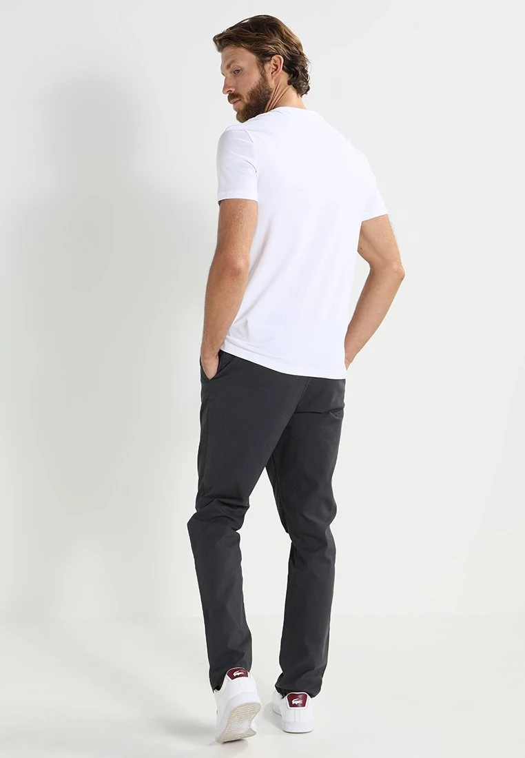 Pier One 2 PACK - T-shirt Basic - White 6 Pier One 2 PACK - T-shirt Basic - White - obrazek 4