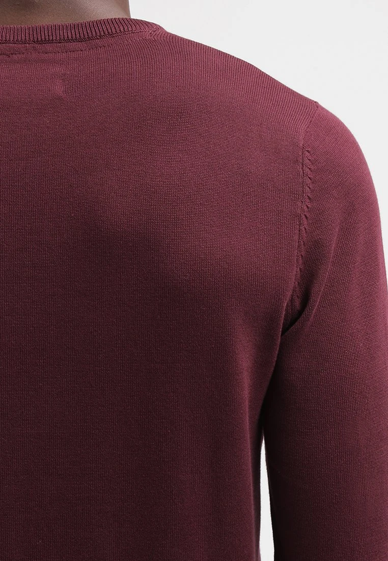 Pier One BASIC CREWNECK - Sweter - Bordeaux 7 Pier One BASIC CREWNECK - Sweter - Bordeaux - obrazek 5