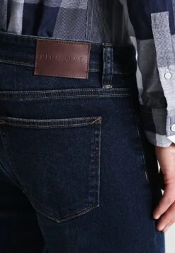 Pier One BASIC - Jeansy Straight Leg - Dark Blue Denim 12 Pier One BASIC - Jeansy Straight Leg - Dark Blue Denim -Sklep Z Odzieżą Męską 7aa5df5983c44365808e18ddcad2589e