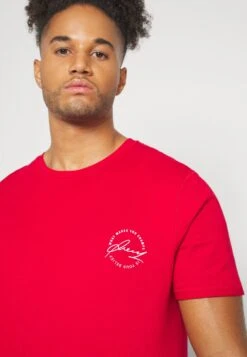 Pier One T-shirt Z Nadrukiem - Red 18 Pier One T-shirt Z Nadrukiem - Red -Sklep Z Odzieżą Męską 7db03763ae4b4796aa482024d88c05c3