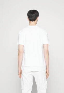 Pier One COCKTAIL TEE - T-shirt Z Nadrukiem - White -Sklep Z Odzieżą Męską 7dbeba6fcfc44b008901e863c3ab7bee