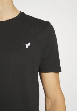 Pier One 5 PACK - T-shirt Basic - White/black/dark Blue -Sklep Z Odzieżą Męską 7ff9eb908aaf4b98b2151695076bad57