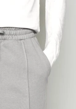 Pier One Spodnie Treningowe - Light Blue 9 Pier One Spodnie Treningowe - Light Blue -Sklep Z Odzieżą Męską 81c88767e69f4a5a9ec8f80a4d632172