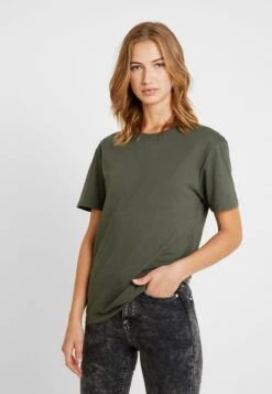 Pier One T-shirt Basic - Khaki 11 Pier One T-shirt Basic - Khaki -Sklep Z Odzieżą Męską 876a1ba468ec4782aa4d3077b2037828