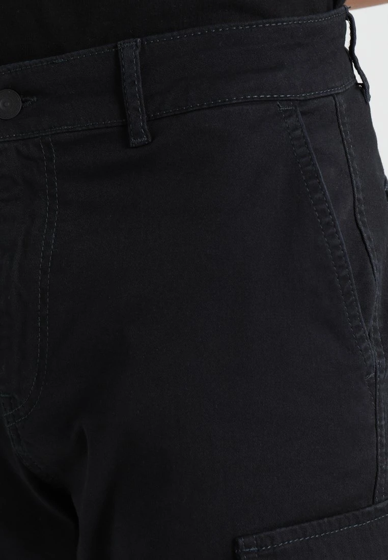 Pier One CUFFED SKINNY TROUSER - Bojówki - Black 6 Pier One CUFFED SKINNY TROUSER - Bojówki - Black - obrazek 4