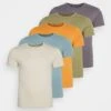 Pier One 5 PACK - T-shirt Basic - Orange/dark Blue/green -Sklep Z Odzieżą Męską 90b78c53f04f4dc081666ac8ae3ca1ec