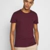 Pier One T-shirt Basic - Bordeaux -Sklep Z Odzieżą Męską 960df8d62e7b47a6822fb4f27e309b57