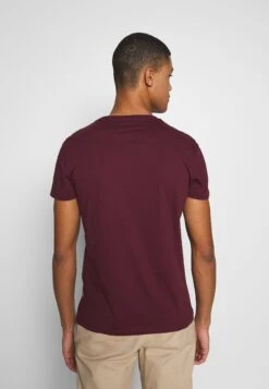 Pier One T-shirt Basic - Bordeaux 9 Pier One T-shirt Basic - Bordeaux -Sklep Z Odzieżą Męską 9f9bb53358e64bb195d7899815204bcd