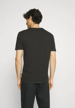 Pier One 5 PACK - T-shirt Basic - White/black/dark Blue -Sklep Z Odzieżą Męską a0c7b6453ce14bcdb30df26ad77873b2